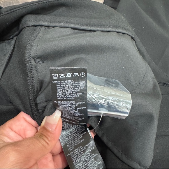 Reiss Claude
High Rise Flared Trousers in Black - Picture 11 of 11